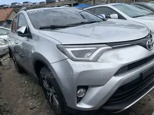 Toyota RAV4 Limited 4dr SUV AWD (2.5L 4cyl 6A) 2018 Silver