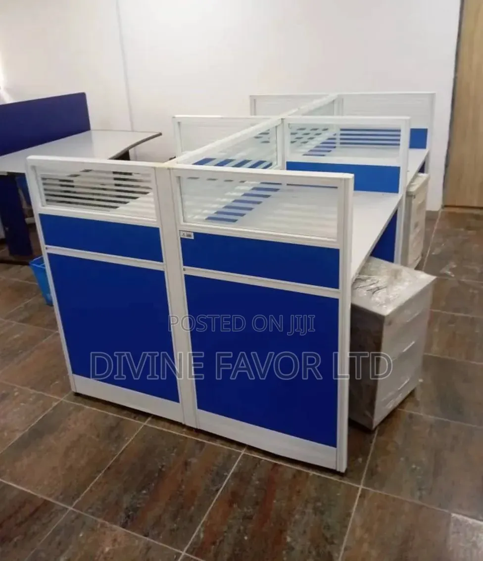 Office Workstation Desk 4 Partitions