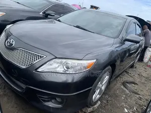 Toyota Camry SE 4dr Sedan (2.5L 4cyl 6AM) 2010 Gray