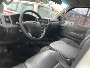 Toyota HiAce 2013 White