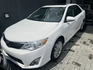 Toyota Camry XLE 4dr Sedan (3.5L 6cyl 6A) 2014 White