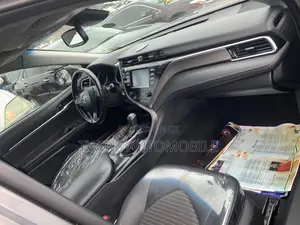 Toyota Camry SE (2.5L 4cyl 8A) 2019 Gray