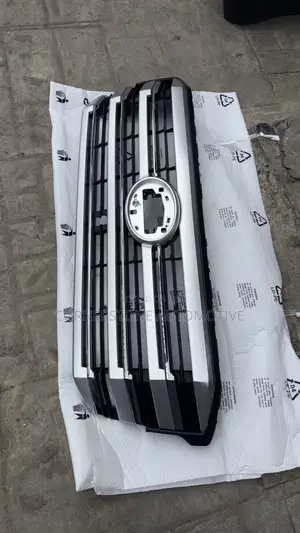 Front Grill Land Cruiser 2024