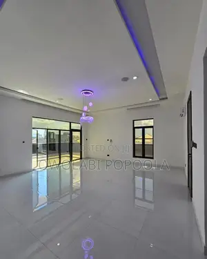5bdrm Duplex in Chevron for rent