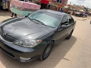 Toyota Camry 2005 Gray