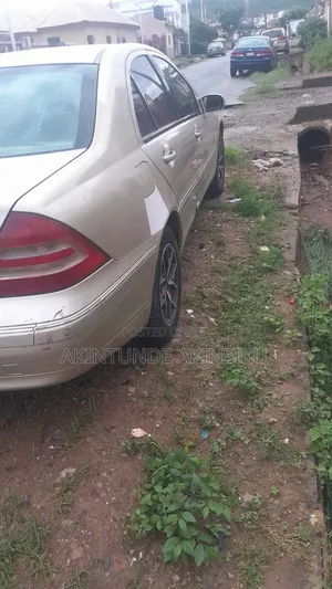 Mercedes-Benz C280 2005 Gold