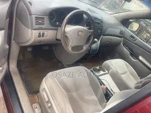 Toyota Sienna 2006 Red
