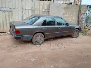 Mercedes-Benz 230E 1995 Gray