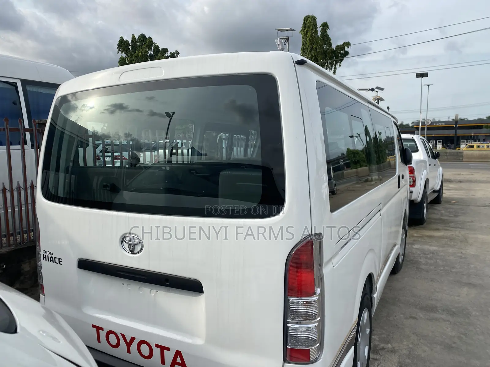 Toyota HiAce 2014 White