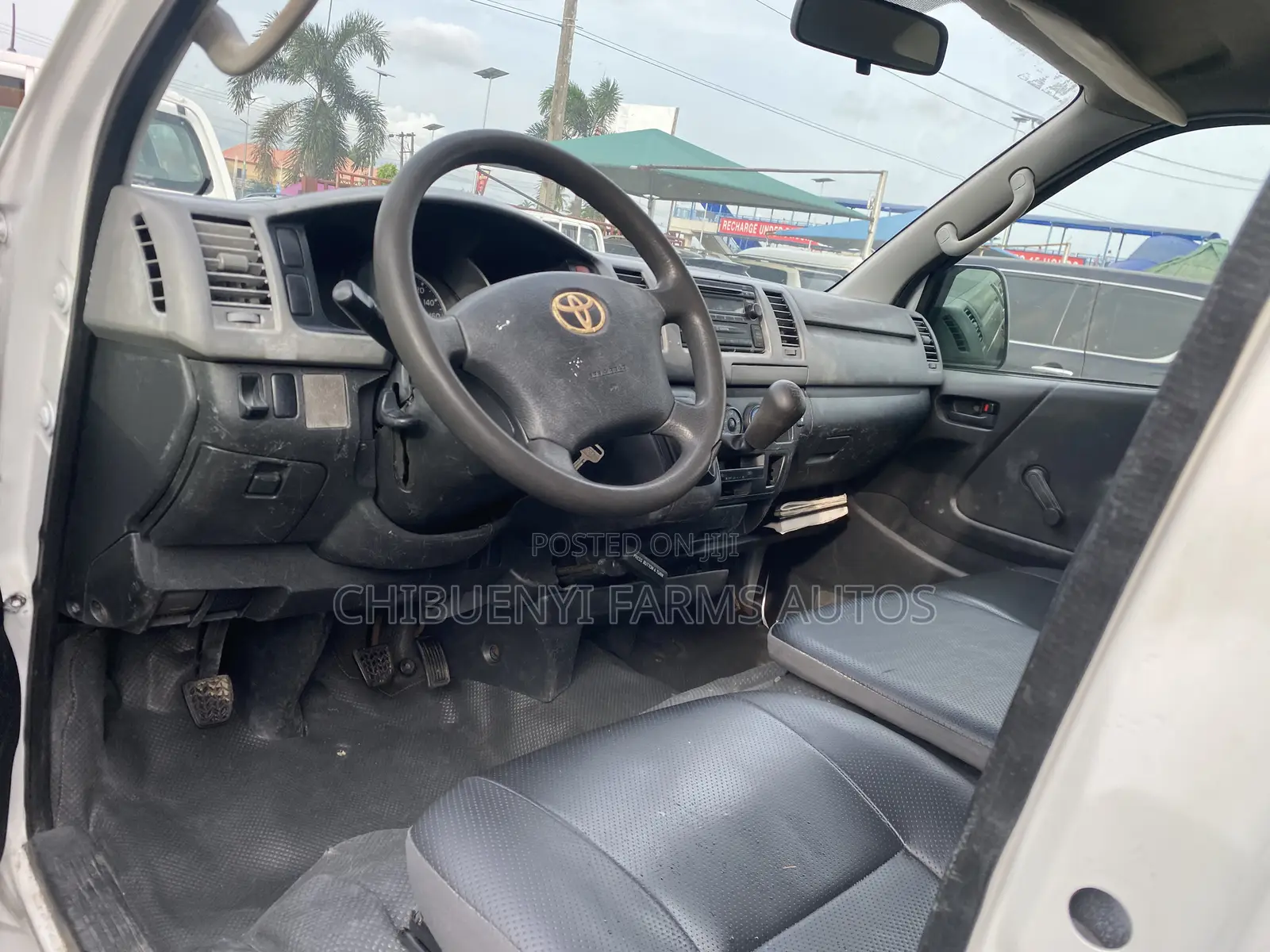 Toyota HiAce 2014 White