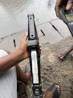 Jack for Gle 350 , Ml 350 , W166 ,W164 Model