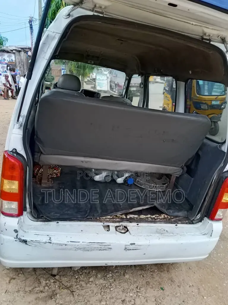 Suzuki Every 2000 White