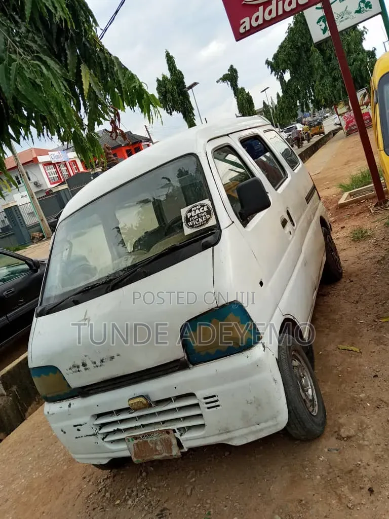 Suzuki Every 2000 White