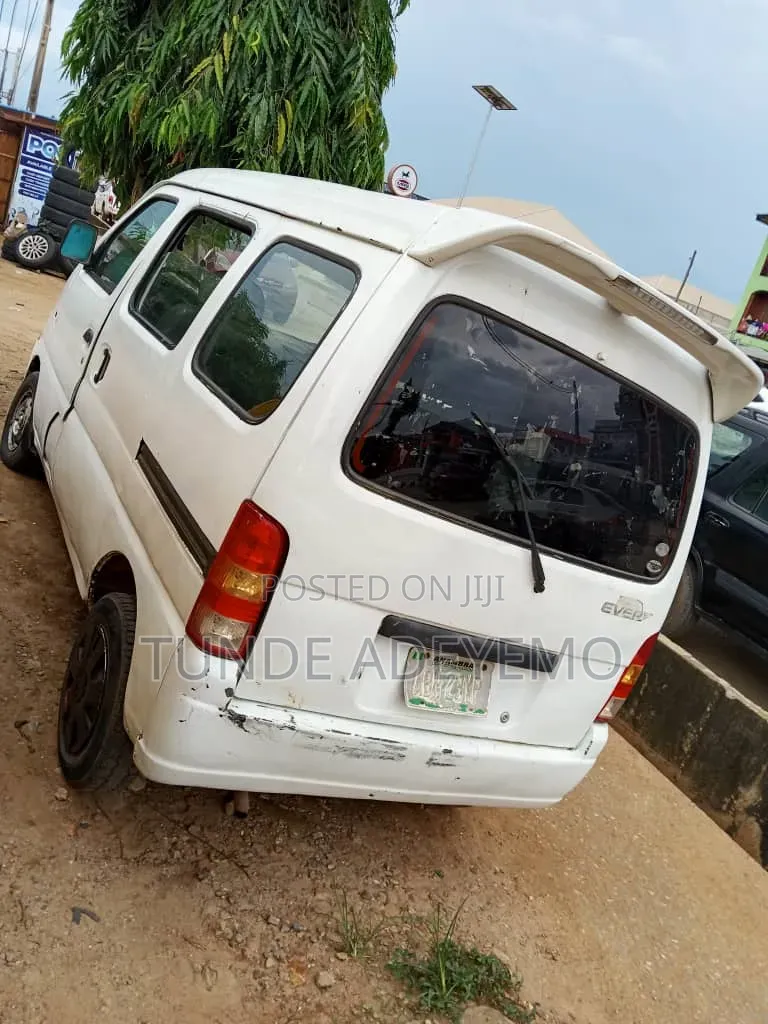 Suzuki Every 2000 White
