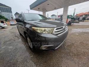 Toyota Highlander SE 2012 Gray