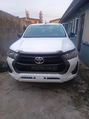 New Toyota Hilux 2025 White