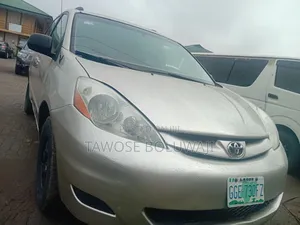 Toyota Sienna LE FWD 2006 Gold