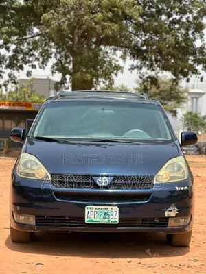 Toyota Sienna 2004 Blue