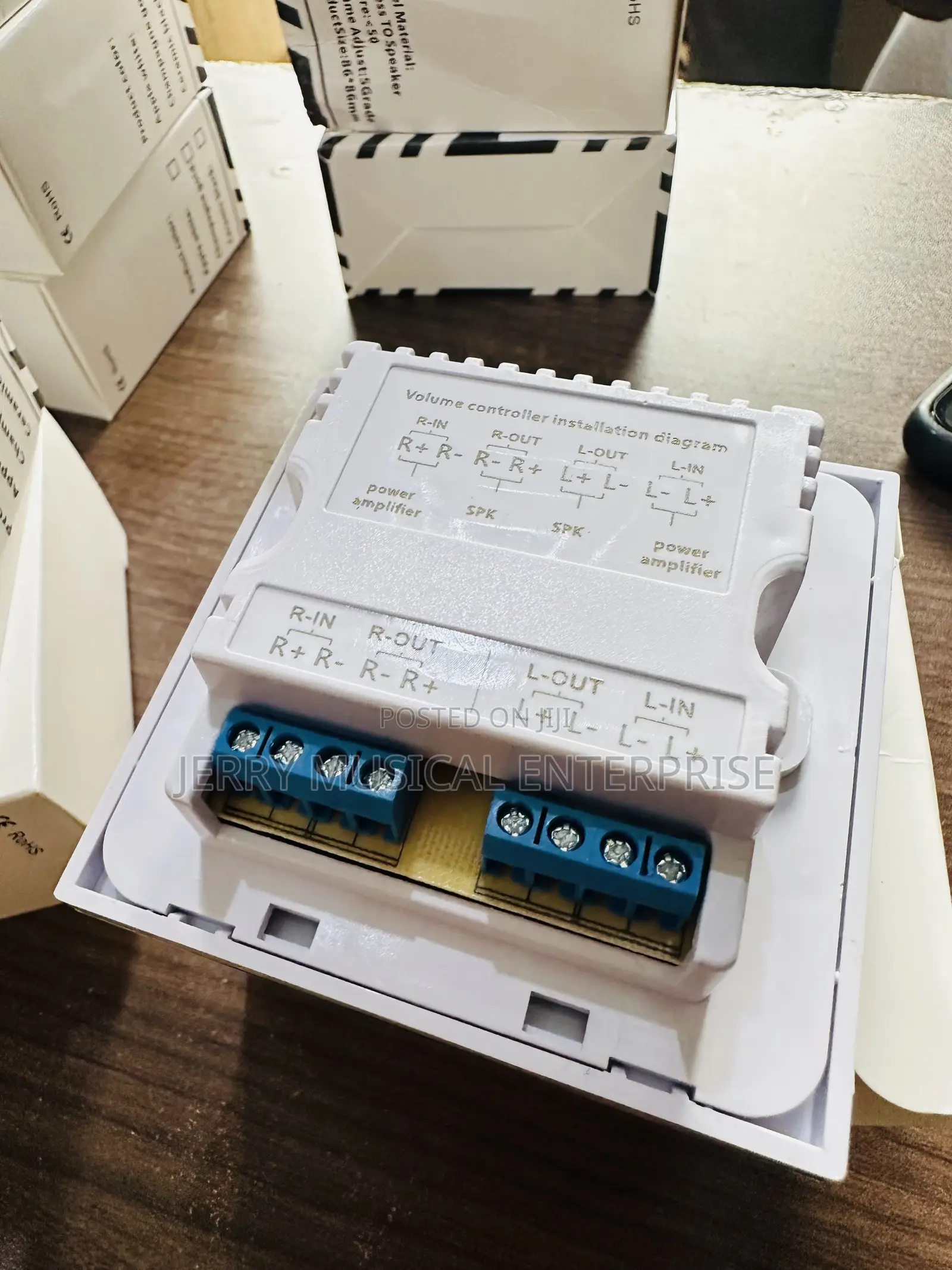 Which Color Sliver Volume Controller