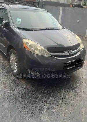 Toyota Sienna Limited 7 Passenger 2010 Gray