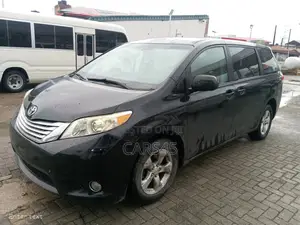 Toyota Sienna 2011 Black