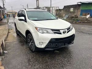 Toyota RAV4 Limited 4dr SUV AWD (2.5L 4cyl 6A) 2015 White