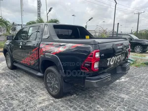 Toyota Hilux 2025 Black