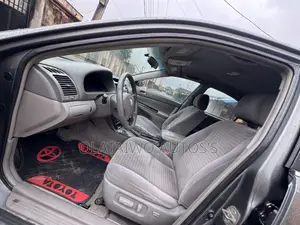 Toyota Camry LE 4dr Sedan (2.4L 4cyl 5A) 2005 Gray