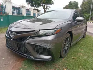 Toyota Camry SE 2020 Gray