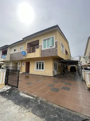 4bdrm Duplex in Chevron for sale