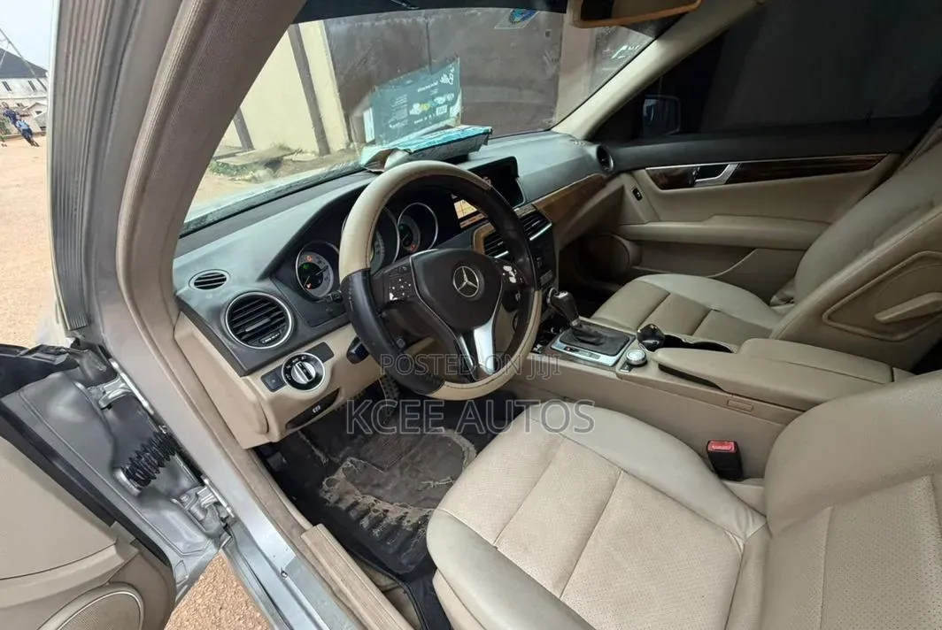 Mercedes-Benz C300 2012 Silver
