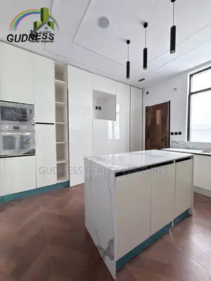 5bdrm Duplex in Chevron for rent