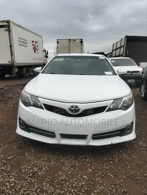 Toyota Camry SE 4dr Sedan (2.5L 4cyl 6A) 2014 White