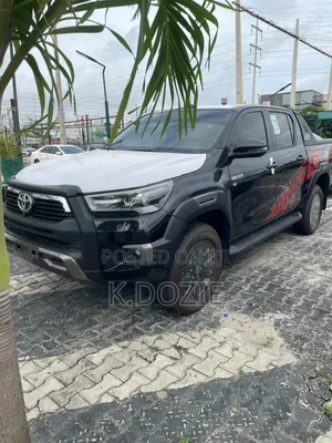 Toyota Hilux 2025 Black