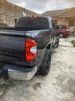 Toyota Tundra 2018 Brown