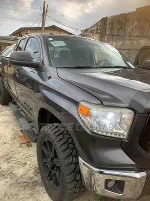 Toyota Tundra 2018 Brown