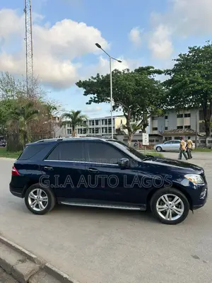 Mercedes-Benz M Class ML350 4MATIC 4dr SUV AWD (3.5L 6cyl 7A) 2015 Blue