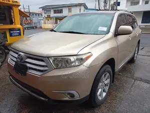 Toyota Highlander 2012 Gold