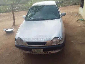 Toyota Corolla Sedan 1999 Silver