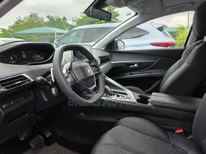 Peugeot 5008 2018 Green