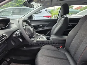 Peugeot 5008 2018 Green