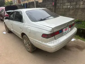 Toyota Camry Automatic 1999 Silver
