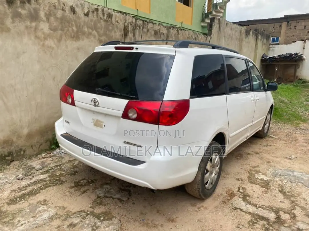 Toyota Sienna 2007 White