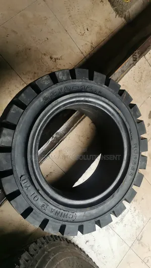 BRND New 28×9-15