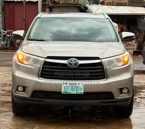 Toyota Highlander Limited V6 4x4 (3.5L 6cyl 6A) 2016 Gold