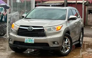Toyota Highlander Limited V6 4x4 (3.5L 6cyl 6A) 2016 Gold