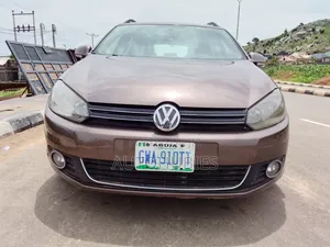 Volkswagen Golf 2011 Maroon
