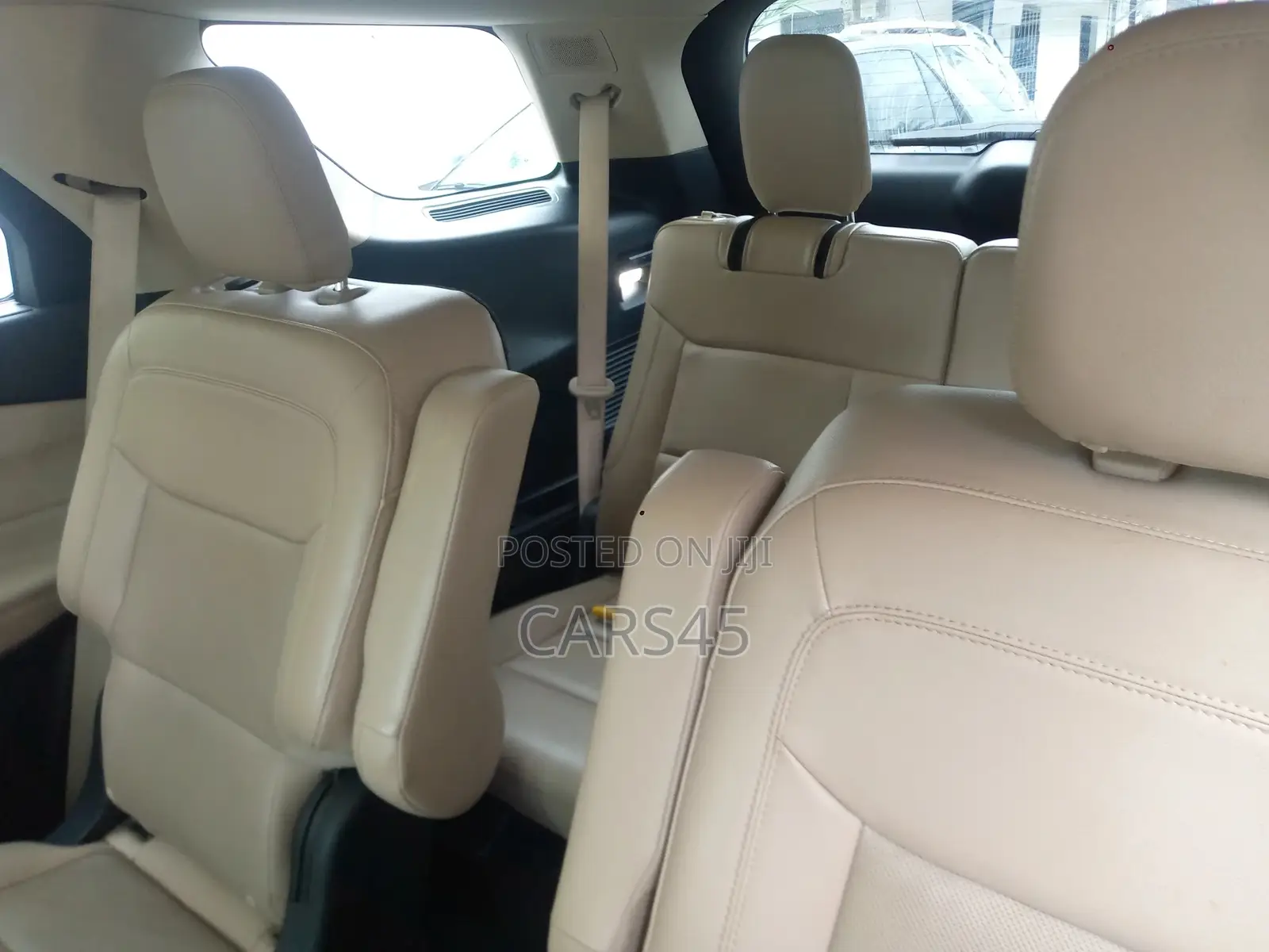 Ford Explorer 2021 White