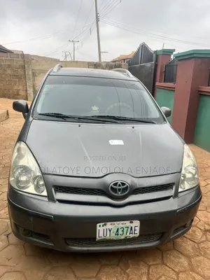 Toyota Corolla Verso 1.8 2008 Gray