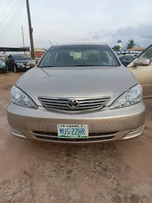 Toyota Camry LE 4dr Sedan (2.4L 4cyl 4A) 2004 Gold